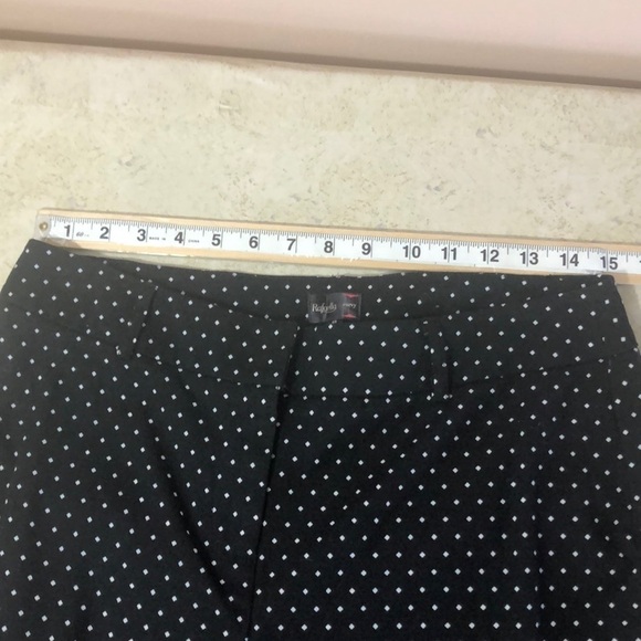 Rafaela Curvy Diamond Pattern Petite Capris 8P - Picture 5 of 8